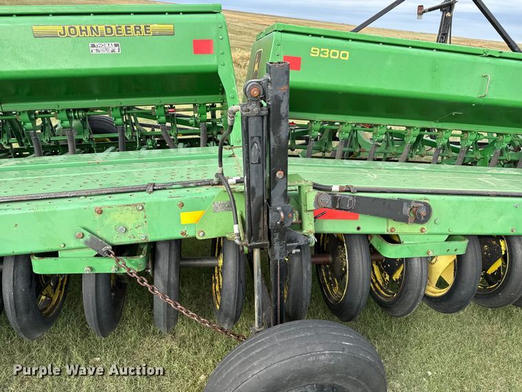 image for item EP0705 John Deere 9300 grain drill