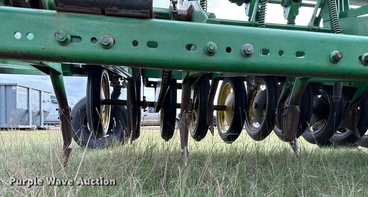 image for item EP0705 John Deere 9300 grain drill