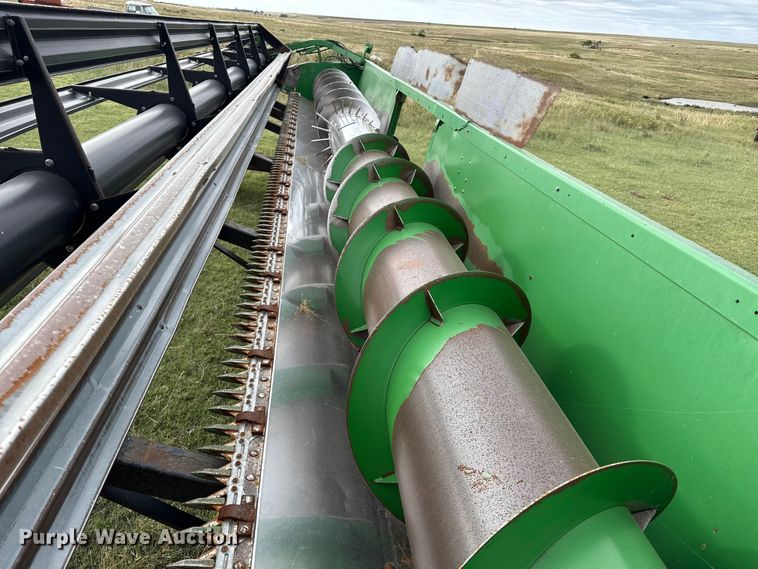 image for item EP0706 John Deere 930 rigid head