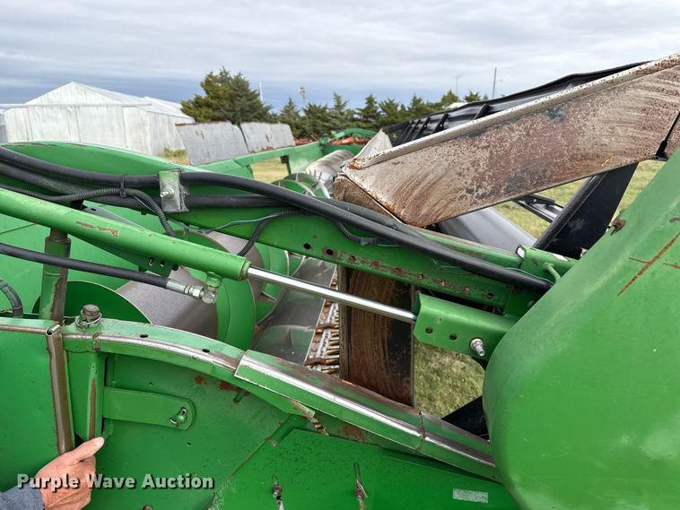 image for item EP0706 John Deere 930 rigid head