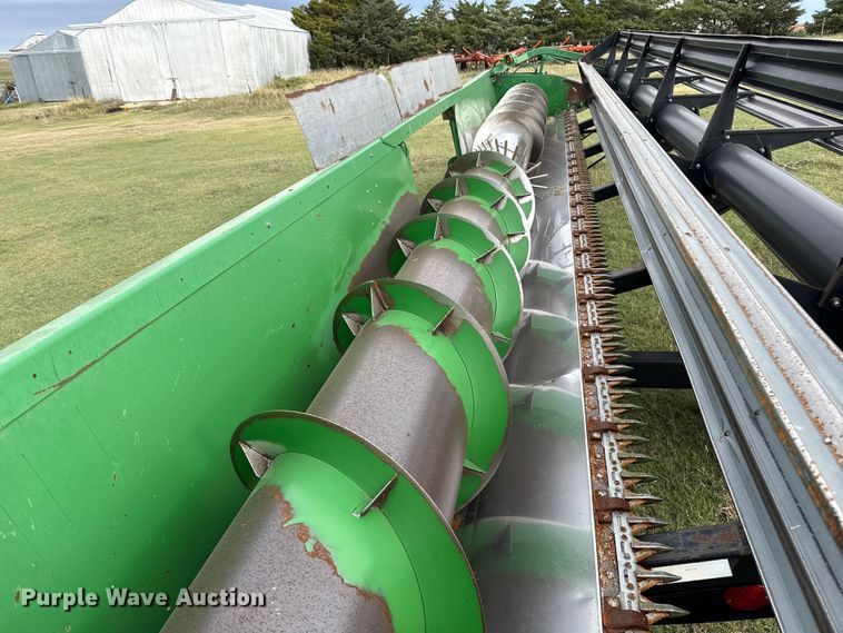 image for item EP0706 John Deere 930 rigid head