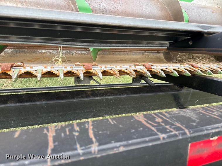 image for item EP0706 John Deere 930 rigid head