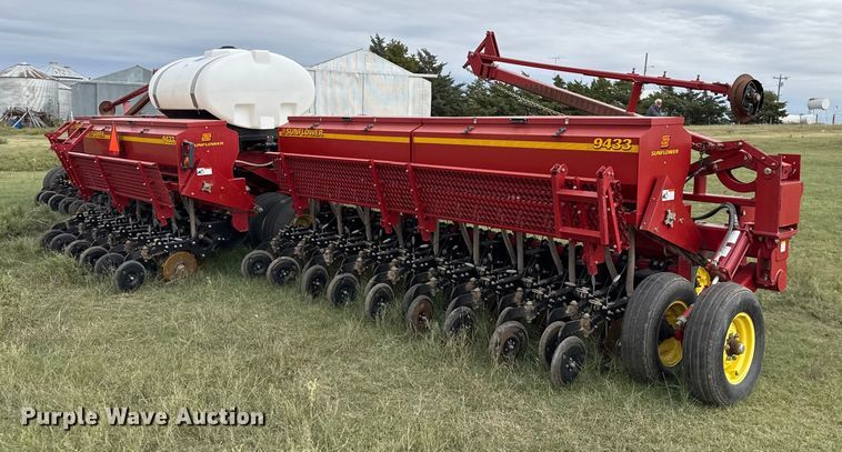 image for item EP0707 Sunflower 9433 grain drill