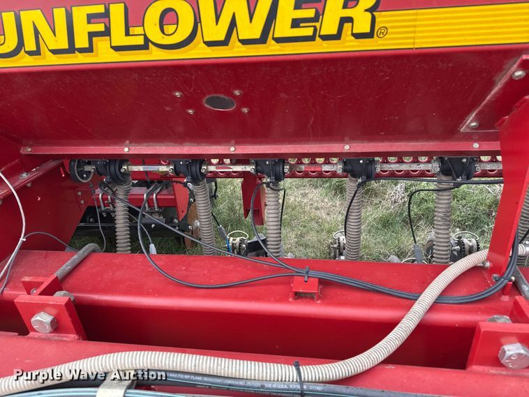 image for item EP0707 Sunflower 9433 grain drill