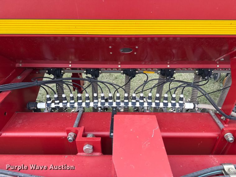 image for item EP0707 Sunflower 9433 grain drill