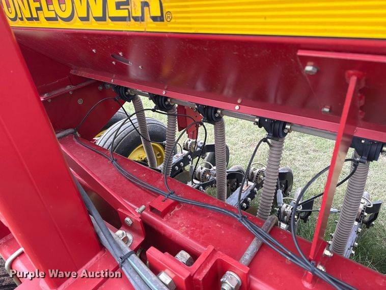 image for item EP0707 Sunflower 9433 grain drill