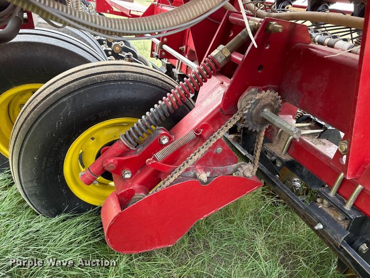 image for item EP0707 Sunflower 9433 grain drill