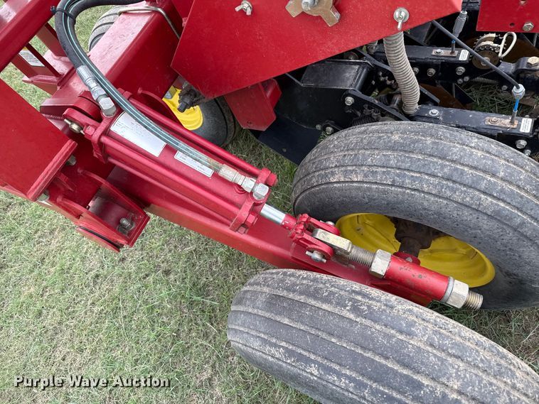 image for item EP0707 Sunflower 9433 grain drill