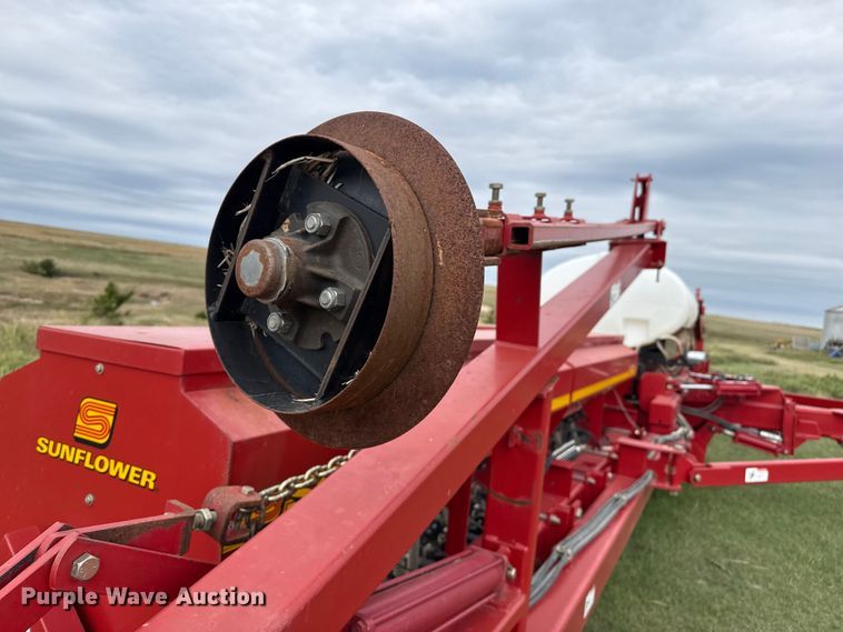 image for item EP0707 Sunflower 9433 grain drill