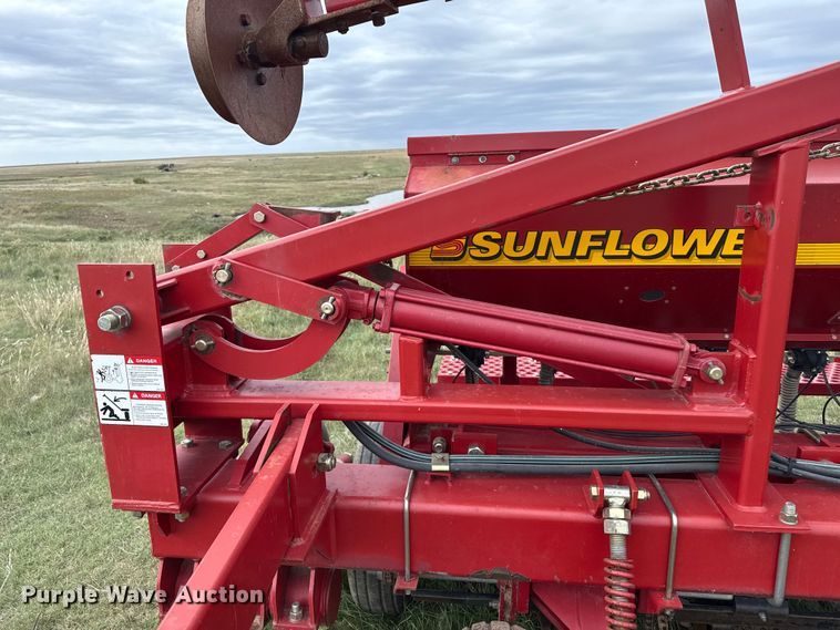 image for item EP0707 Sunflower 9433 grain drill