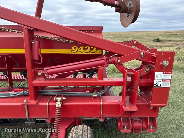 image for item EP0707 Sunflower 9433 grain drill