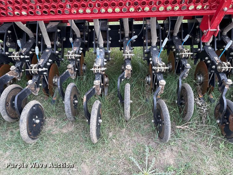 image for item EP0707 Sunflower 9433 grain drill