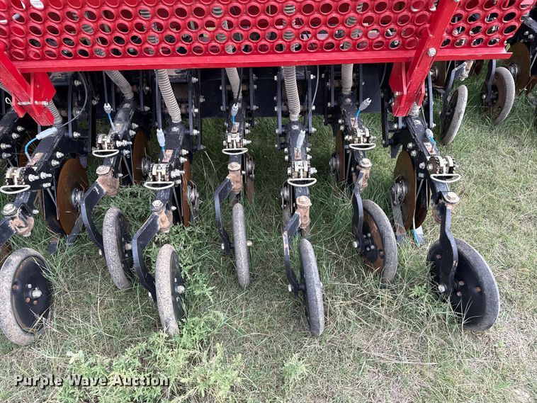 image for item EP0707 Sunflower 9433 grain drill