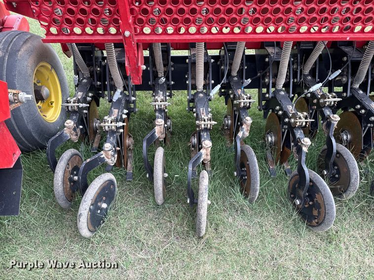 image for item EP0707 Sunflower 9433 grain drill