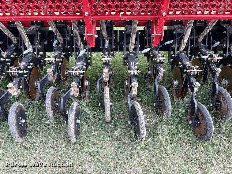 image for item EP0707 Sunflower 9433 grain drill