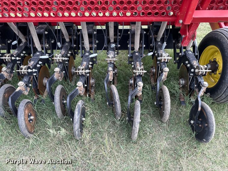 image for item EP0707 Sunflower 9433 grain drill