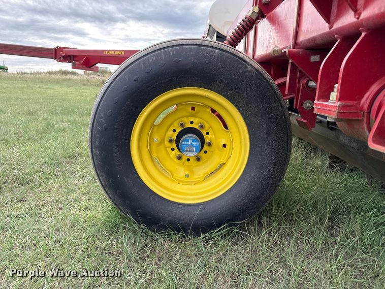 image for item EP0707 Sunflower 9433 grain drill