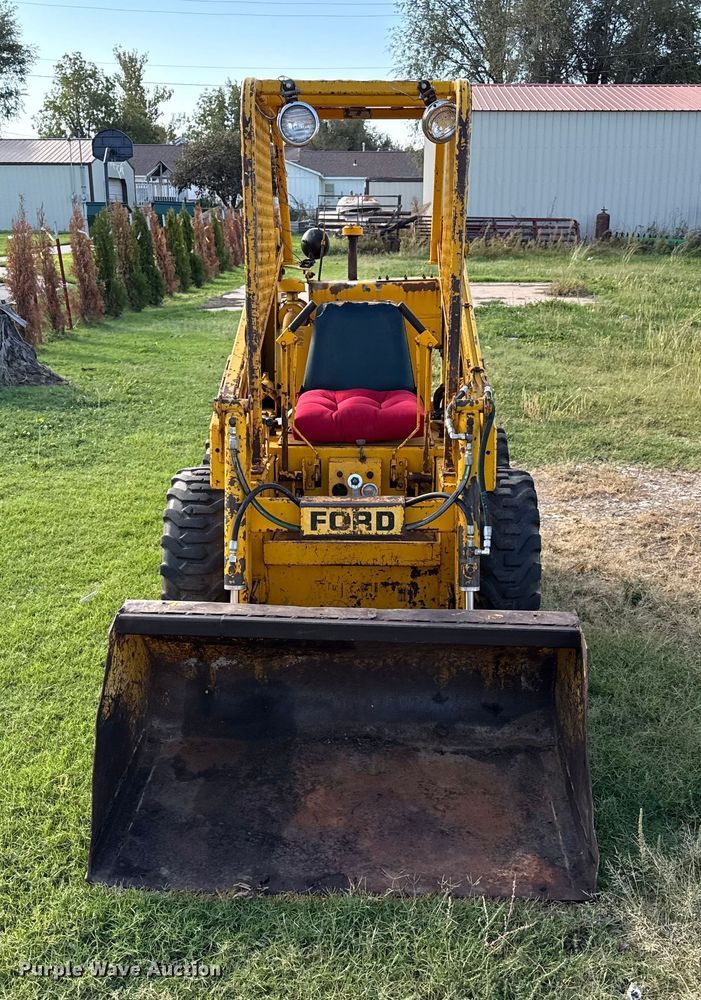 image for item EP0724 1975 Ford CL20 skid steer loader