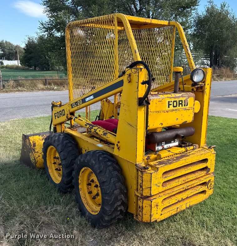 image for item EP0724 1975 Ford CL20 skid steer loader