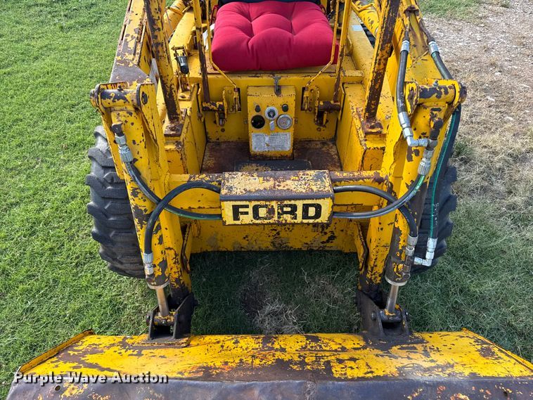 image for item EP0724 1975 Ford CL20 skid steer loader