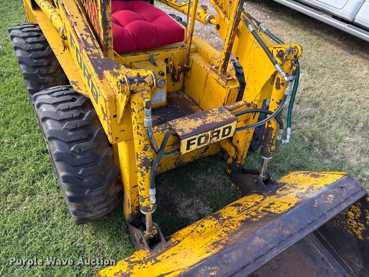 image for item EP0724 1975 Ford CL20 skid steer loader