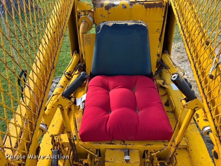 image for item EP0724 1975 Ford CL20 skid steer loader