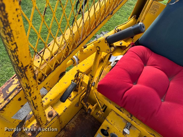 image for item EP0724 1975 Ford CL20 skid steer loader