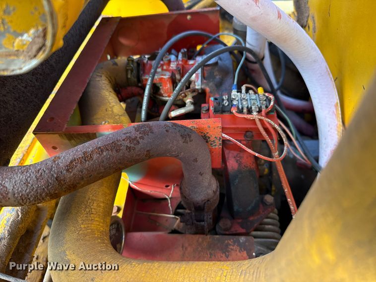 image for item EP0724 1975 Ford CL20 skid steer loader