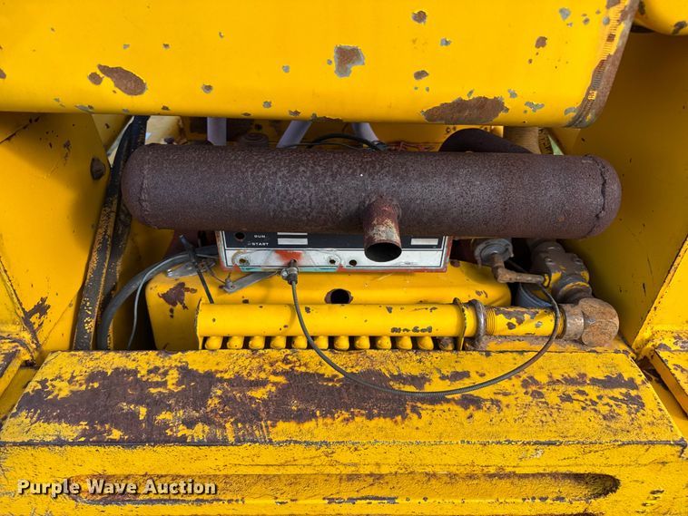 image for item EP0724 1975 Ford CL20 skid steer loader