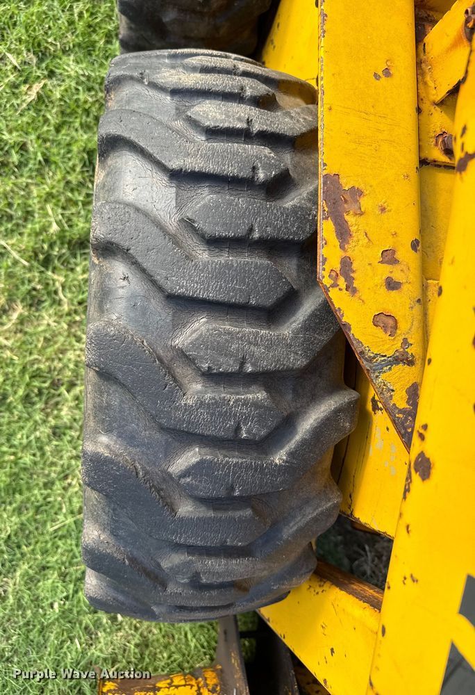 image for item EP0724 1975 Ford CL20 skid steer loader