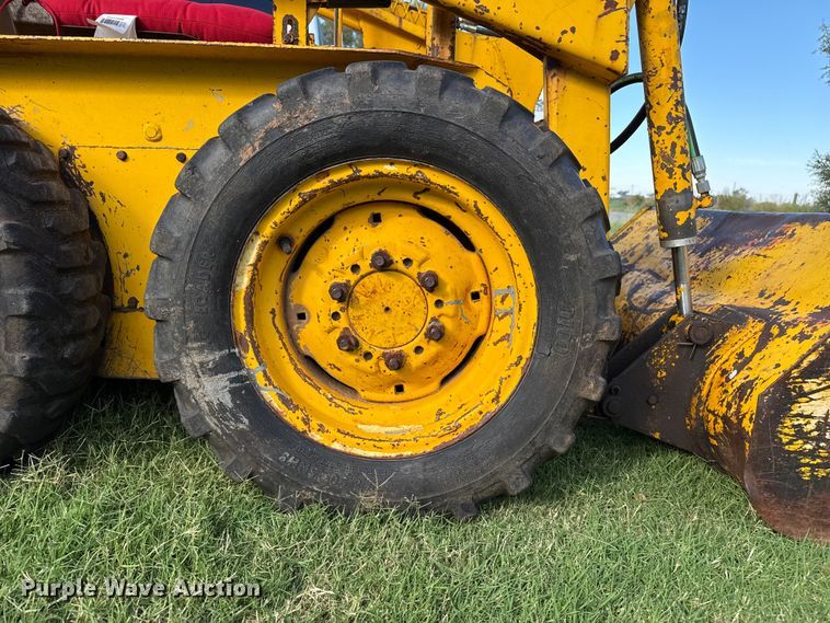image for item EP0724 1975 Ford CL20 skid steer loader