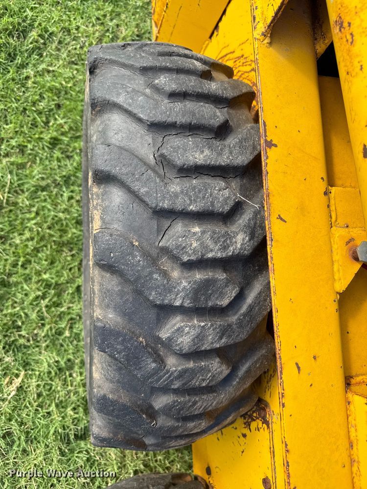 image for item EP0724 1975 Ford CL20 skid steer loader