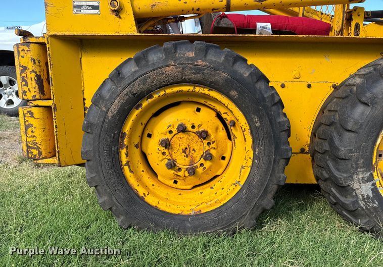 image for item EP0724 1975 Ford CL20 skid steer loader