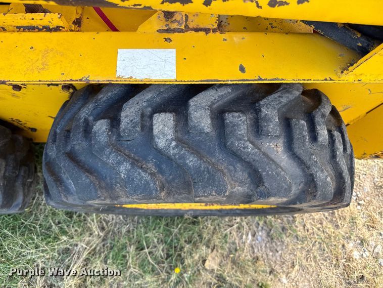 image for item EP0724 1975 Ford CL20 skid steer loader