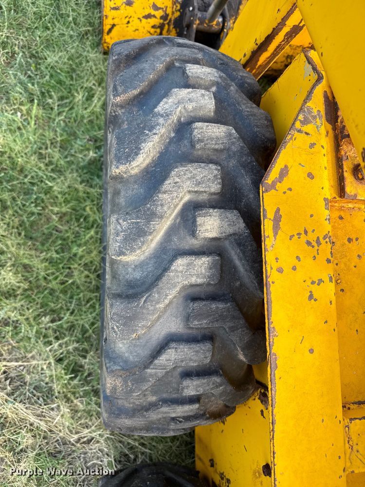 image for item EP0724 1975 Ford CL20 skid steer loader