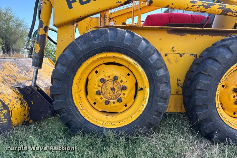 image for item EP0724 1975 Ford CL20 skid steer loader