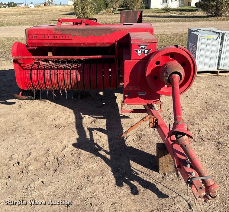 image for item EP0760 Massey Ferguson 12 small square baler