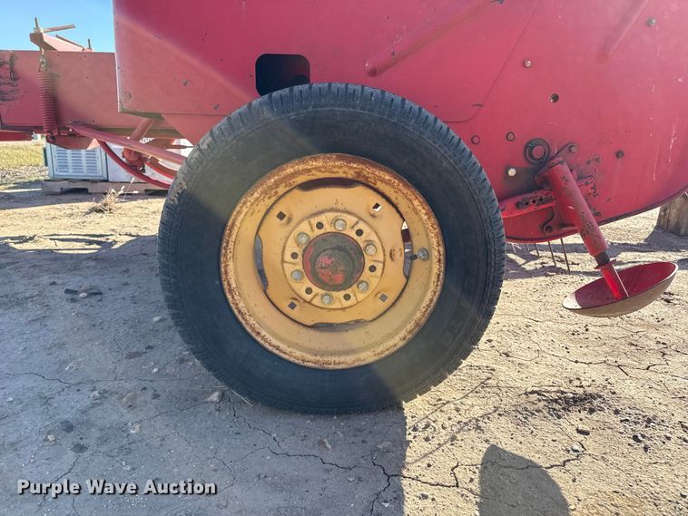 image for item EP0760 Massey Ferguson 12 small square baler