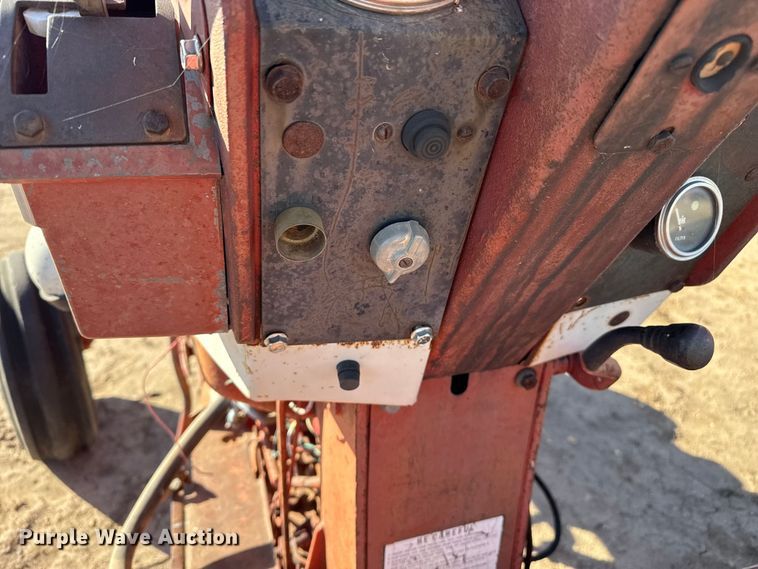 image for item EP0761 1970 International 1026 tractor