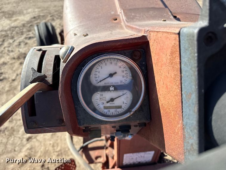 image for item EP0761 1970 International 1026 tractor