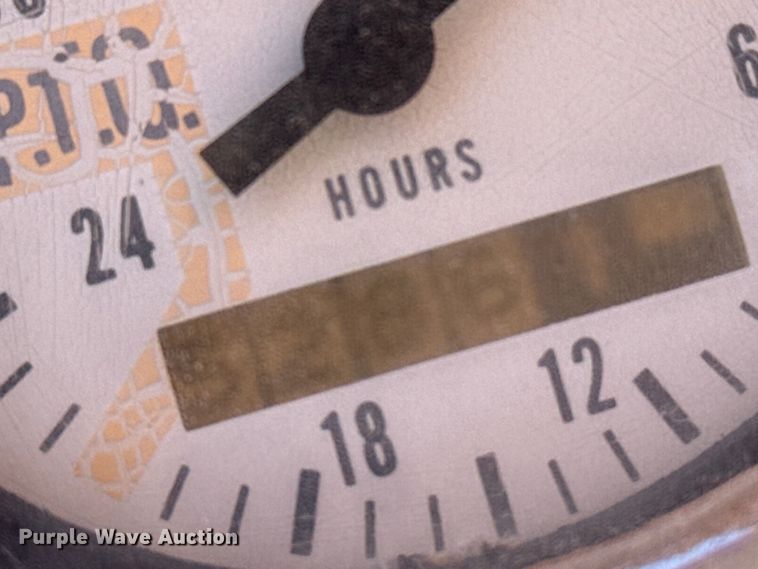 image for item EP0761 1970 International 1026 tractor