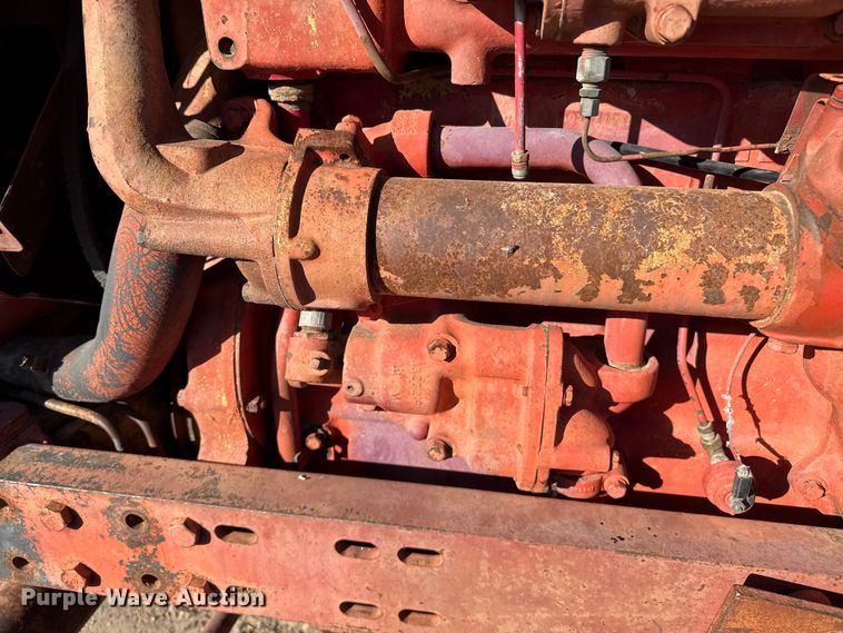 image for item EP0761 1970 International 1026 tractor