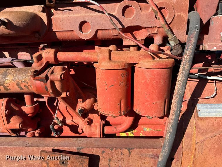 image for item EP0761 1970 International 1026 tractor