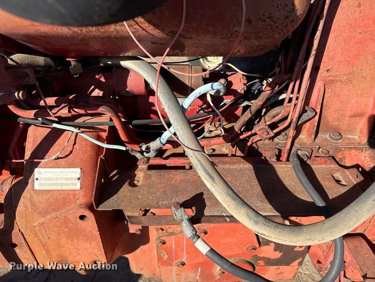 image for item EP0761 1970 International 1026 tractor