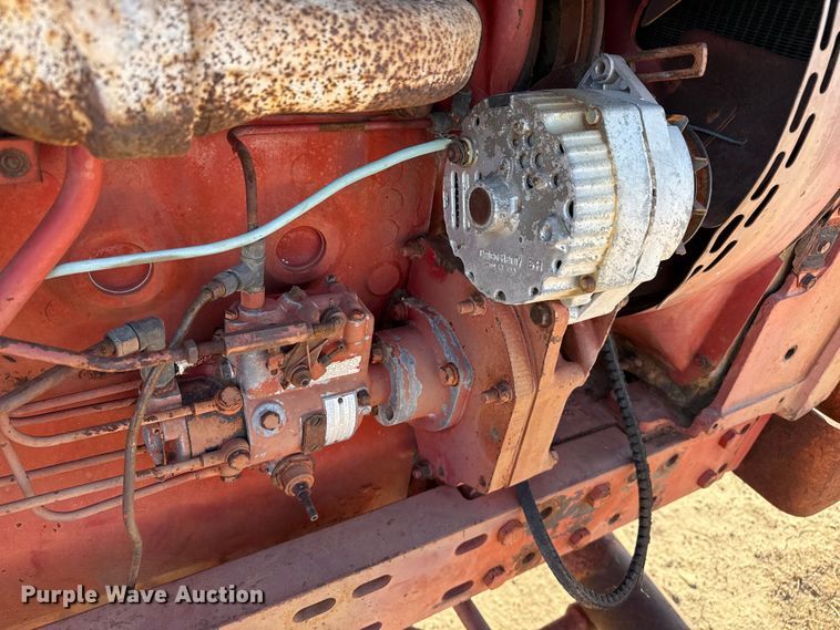 image for item EP0761 1970 International 1026 tractor