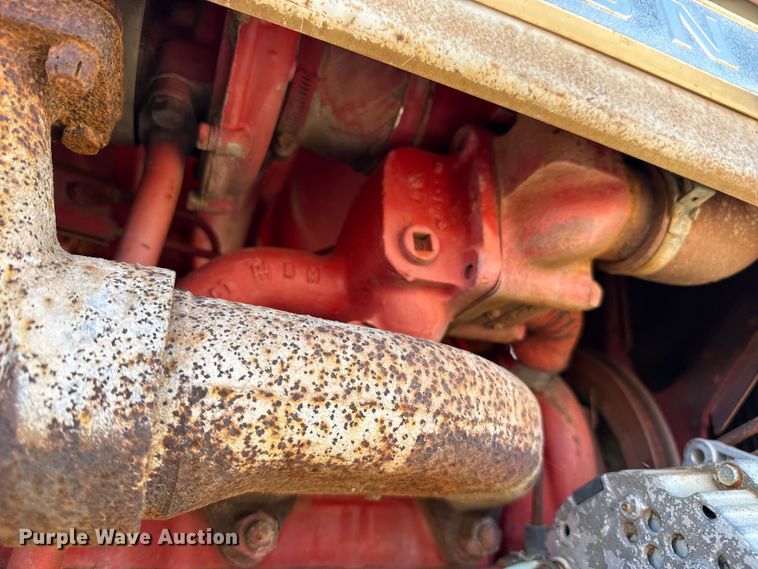 image for item EP0761 1970 International 1026 tractor