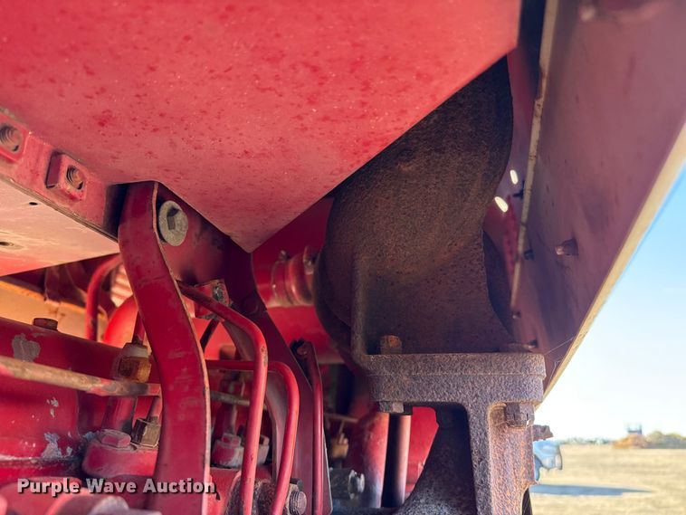 image for item EP0761 1970 International 1026 tractor