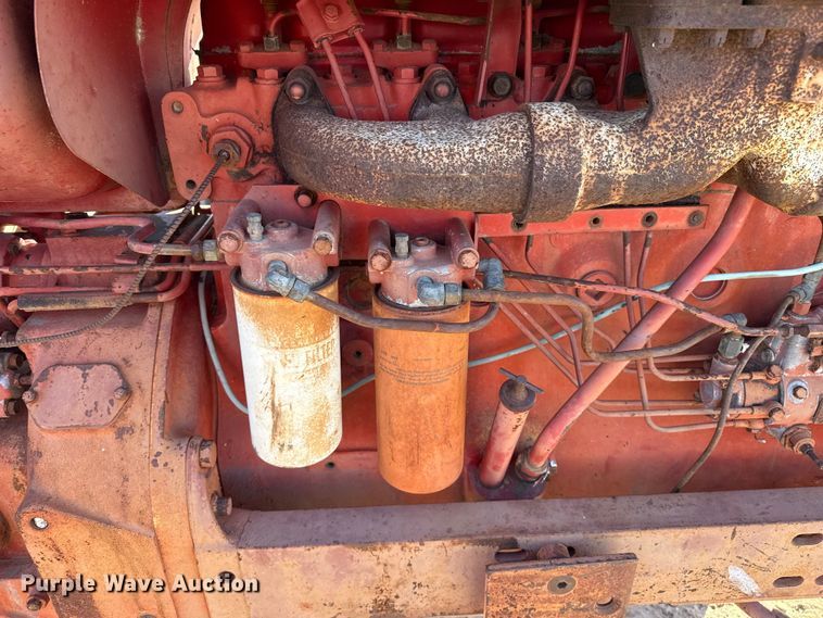 image for item EP0761 1970 International 1026 tractor