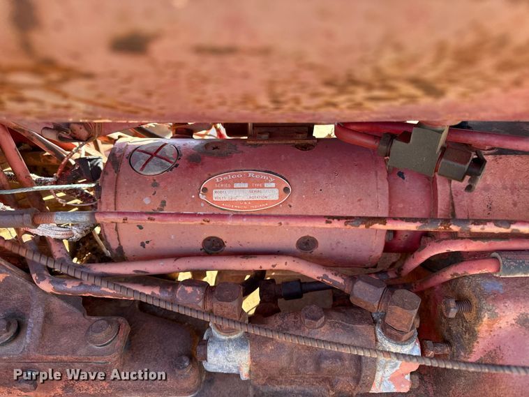 image for item EP0761 1970 International 1026 tractor