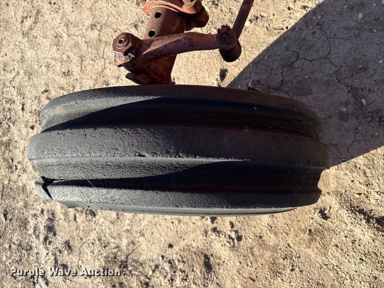 image for item EP0761 1970 International 1026 tractor